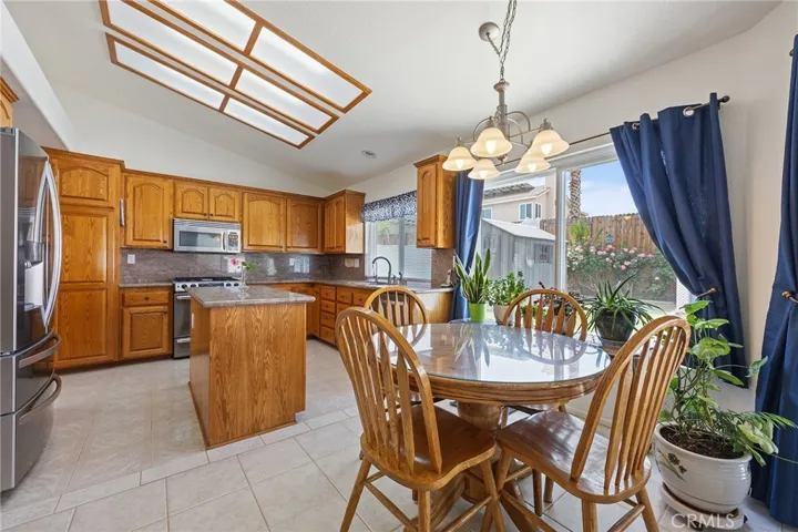 12471 Kokomo Way, Victorville, California 92392