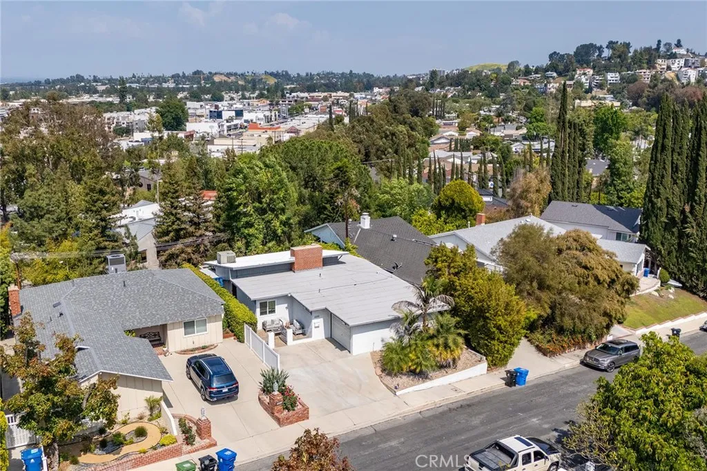 22253 Del Valle Street, Woodland Hills, California 91364 home-pic-25