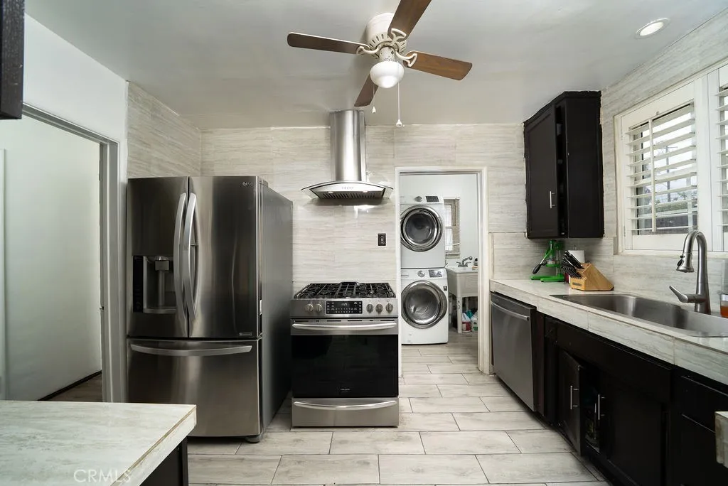 1125 W 129th Street, Gardena, California 90247 home-pic-8