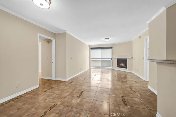 21550 Burbank Boulevard 114, Woodland Hills, California 91367