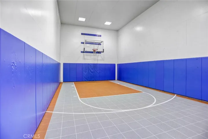 21550 Burbank Boulevard 114, Woodland Hills, California 91367