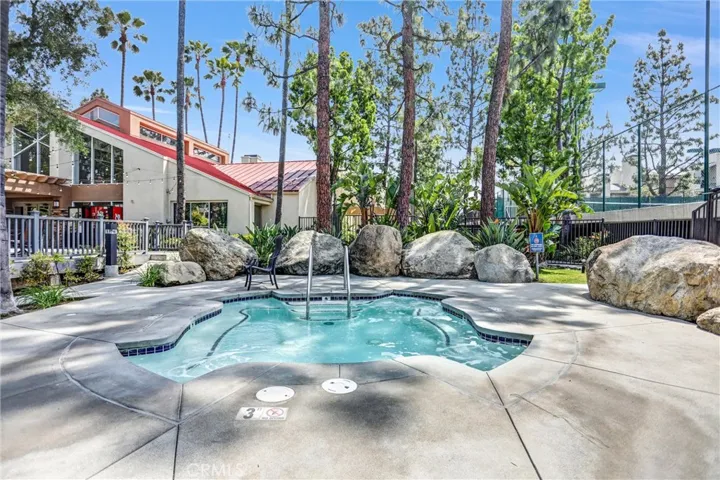 21550 Burbank Boulevard 114, Woodland Hills, California 91367