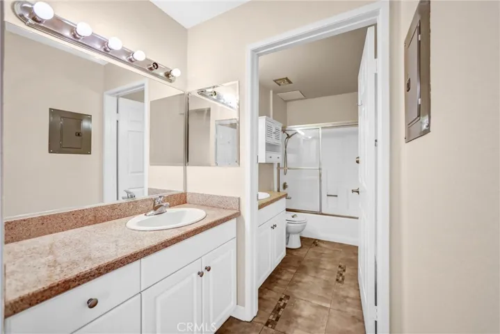 21550 Burbank Boulevard 114, Woodland Hills, California 91367