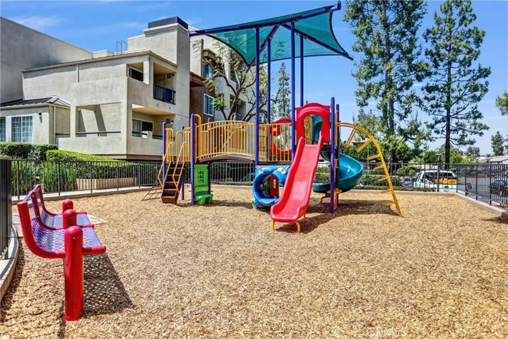21550 Burbank Boulevard 114, Woodland Hills, California 91367