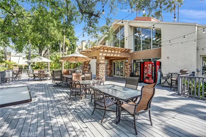 21550 Burbank Boulevard 114, Woodland Hills, California 91367