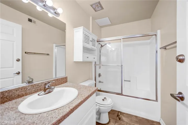 21550 Burbank Boulevard 114, Woodland Hills, California 91367
