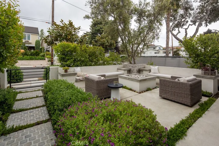 617 Poppy Avenue, Corona Del Mar, California 92625