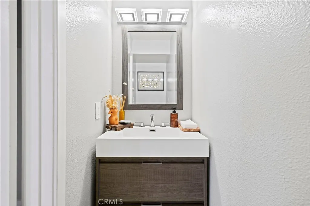 9778 Via Roma, Burbank, California 91504 home-pic-10