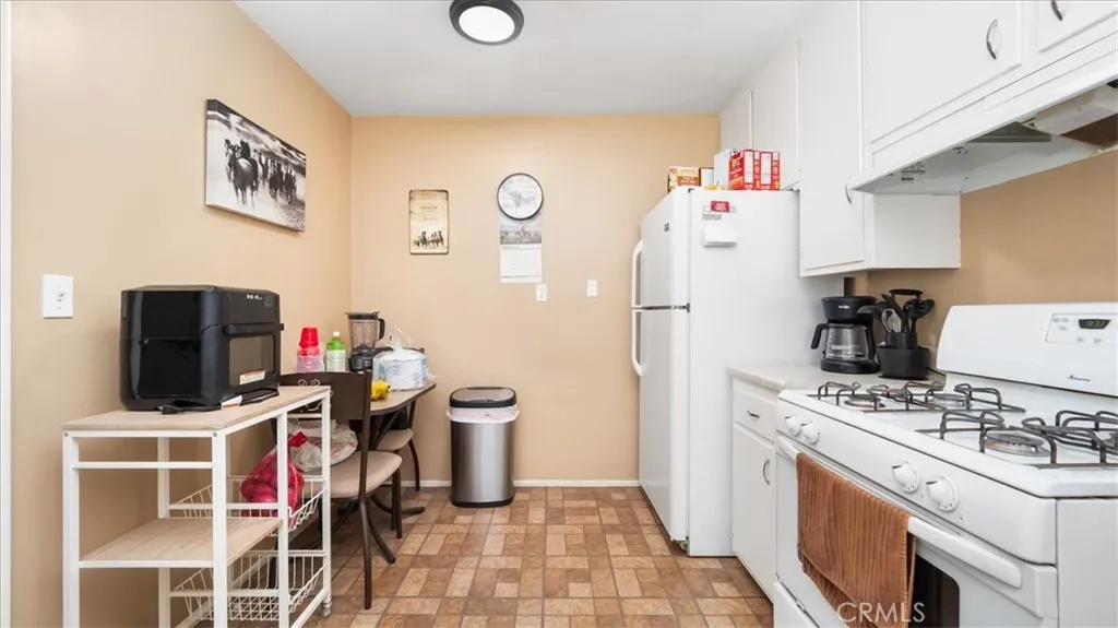 514 E Victory Avenue, Banning, California 92220 home-pic-8