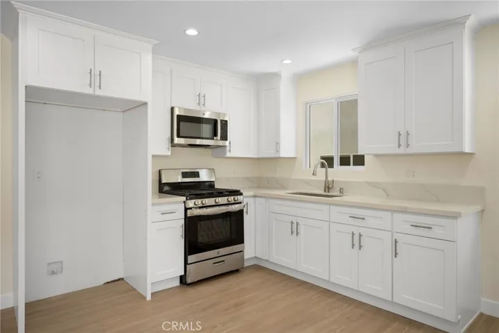 1007 W Angeleno Avenue 103, Burbank, California 91506