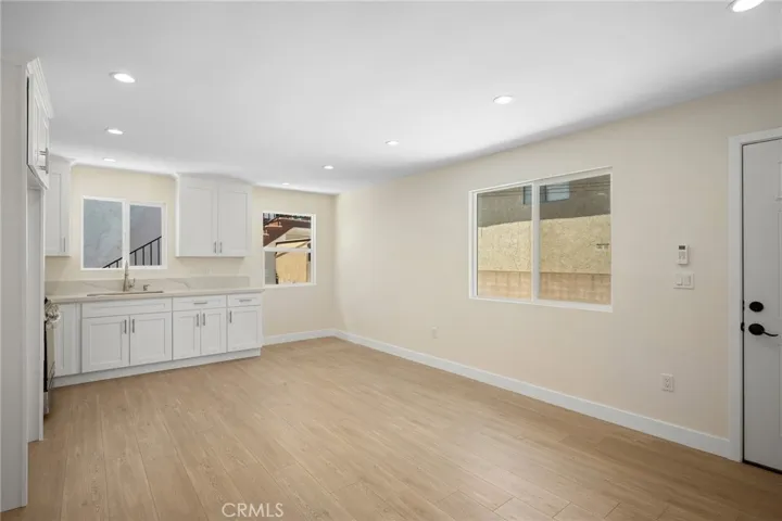 1007 W Angeleno Avenue 103, Burbank, California 91506