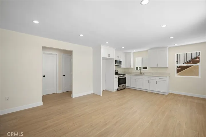 1007 W Angeleno Avenue 103, Burbank, California 91506