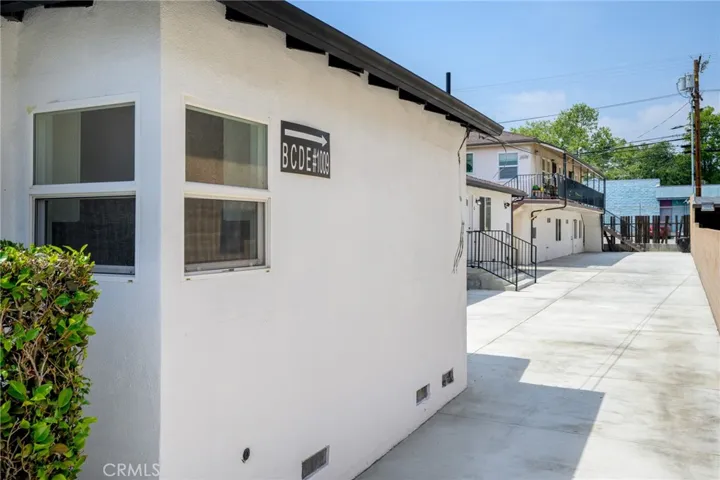 1007 W Angeleno Avenue 103, Burbank, California 91506