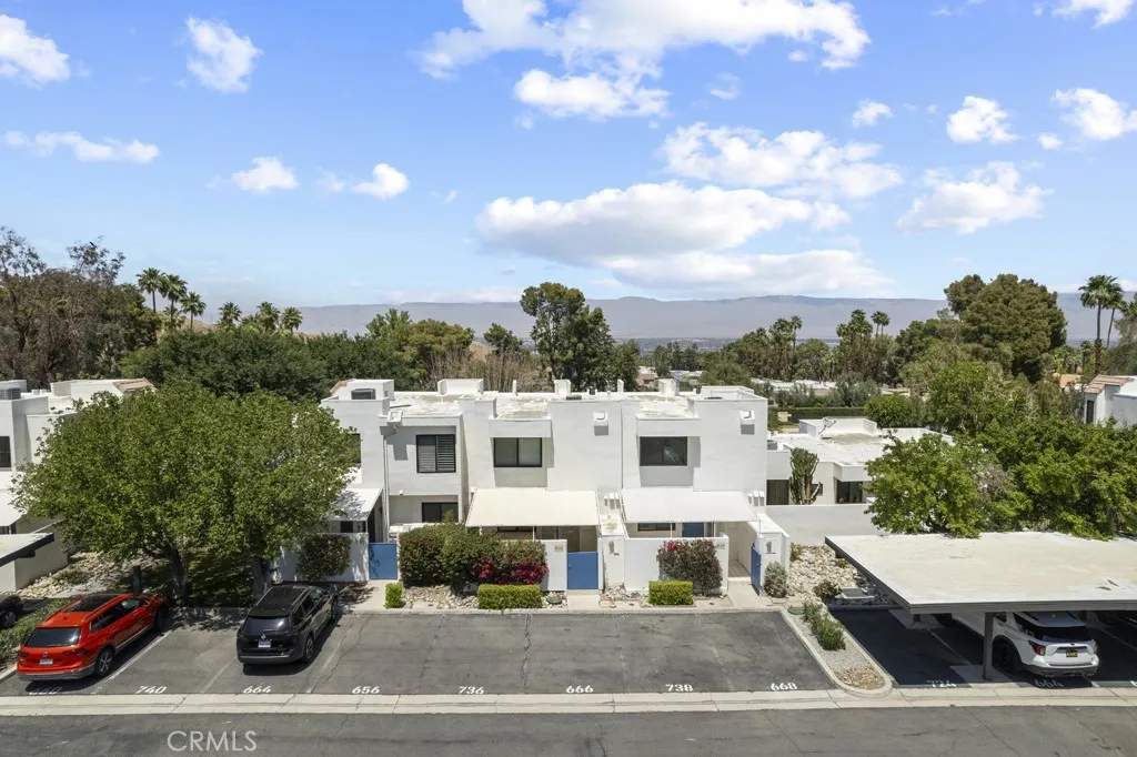48668 Desert Flower Drive, Palm Desert, California 92260 home-pic-3