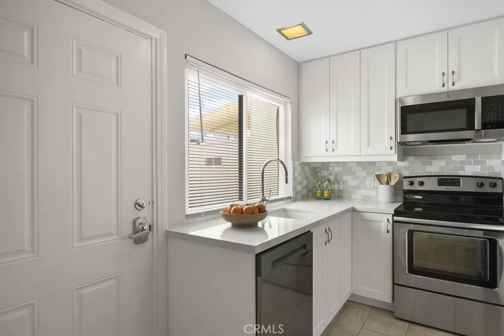 48668 Desert Flower Drive, Palm Desert, California 92260 home-pic-18