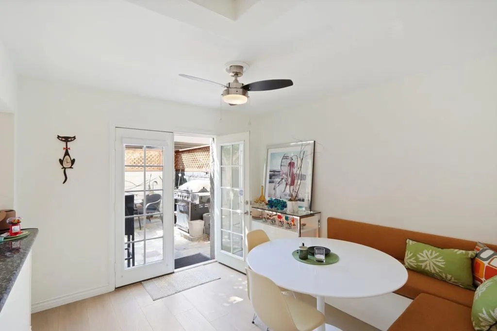 110 E Via Escuela E, Palm Springs, California 92262 home-pic-21