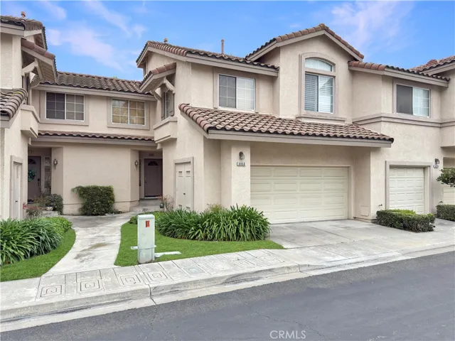 8060 E Treeview Court, Anaheim Hills, California 92808