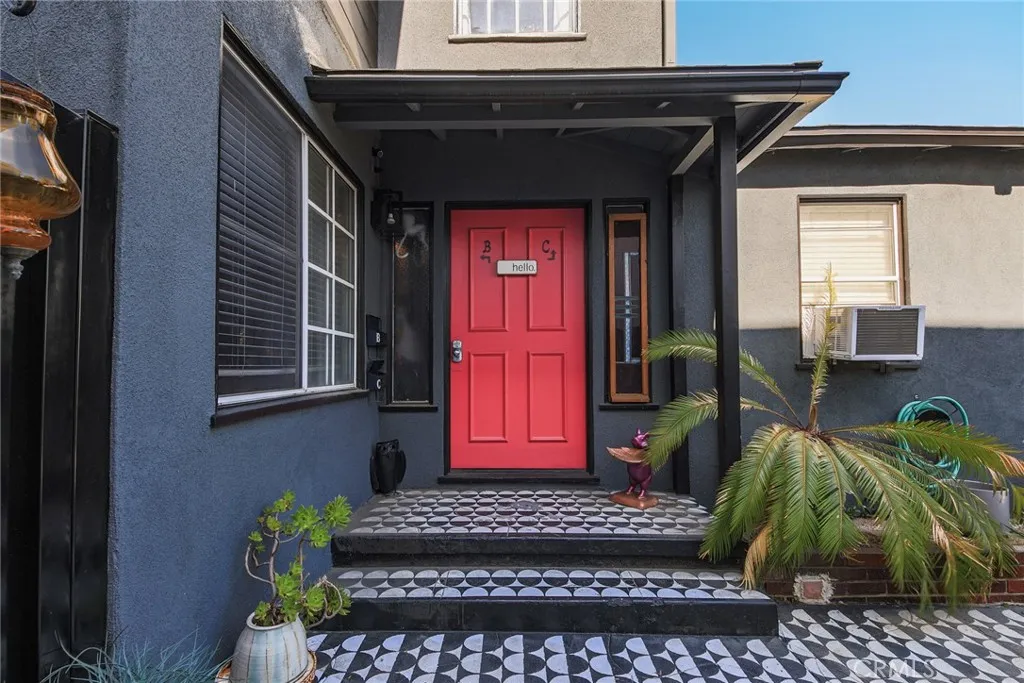 3815 W Heffron Dr, Burbank, California 91505 home-pic-5