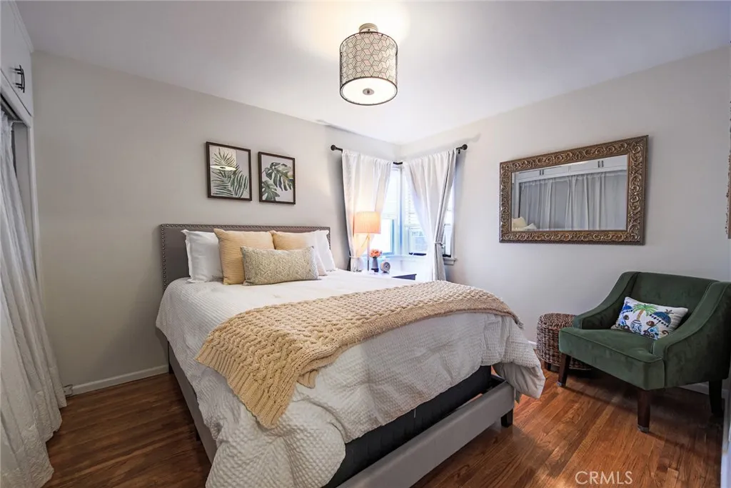 3815 W Heffron Dr, Burbank, California 91505 home-pic-28