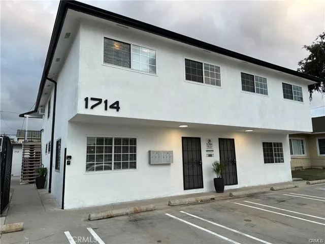 1712 Cherry Avenue, Long Beach, California 90813