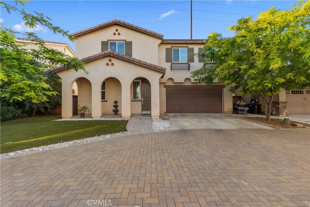 8219 Perla Drive, Riverside, California 92504 home-pic-1