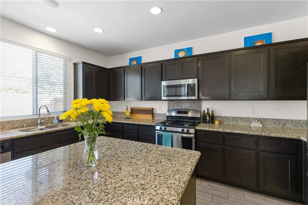 8219 Perla Drive, Riverside, California 92504 home-pic-17