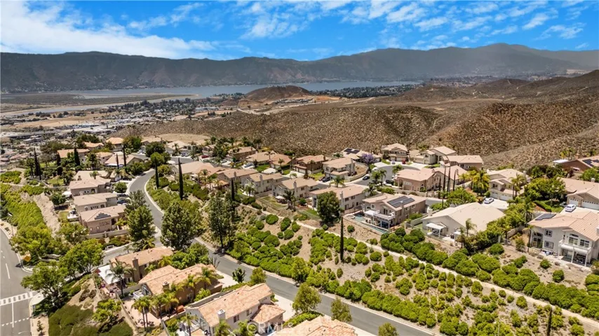 33 Corte Rivera, Lake Elsinore, California 92532