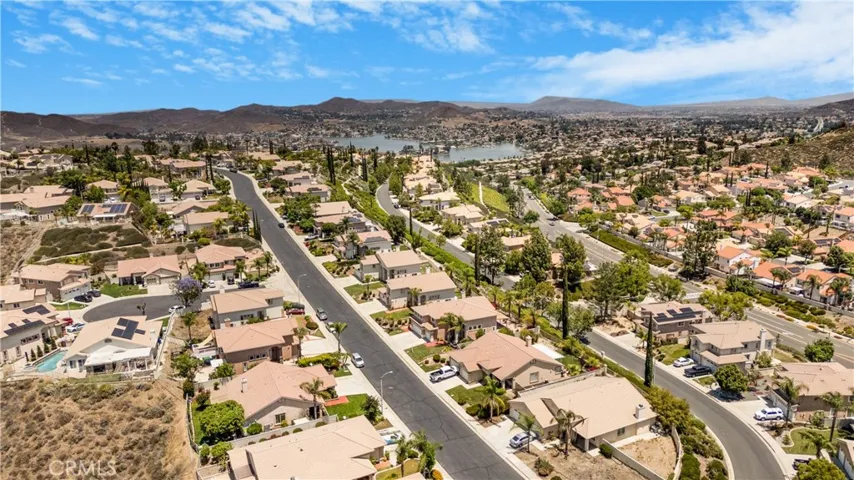 33 Corte Rivera, Lake Elsinore, California 92532