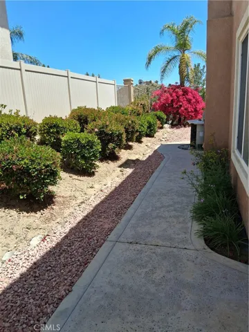 33 Corte Rivera, Lake Elsinore, California 92532