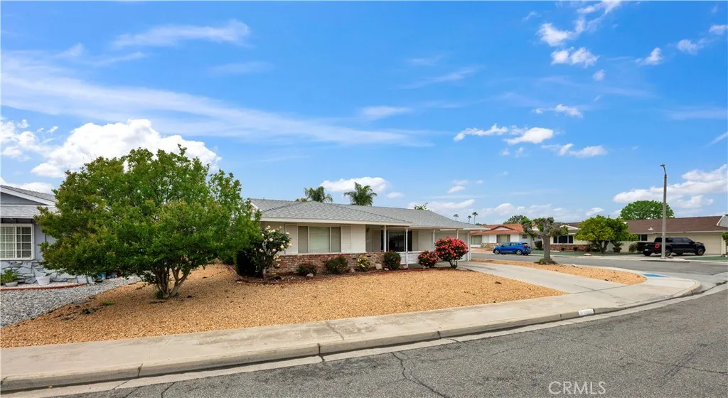 1520 Sandlewood Drive, Hemet, California 92543 home-pic-1