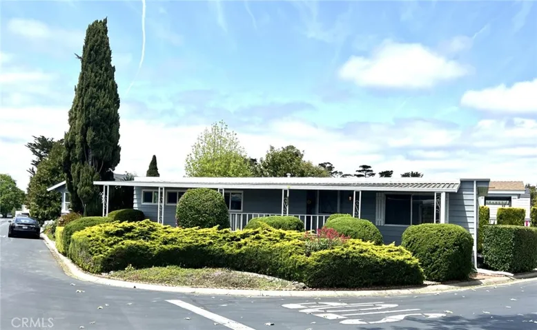 Large corner Lot