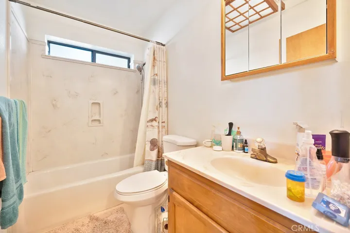 Downstairs full bath