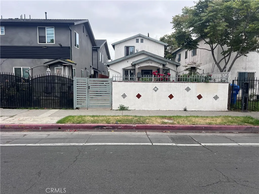 10970 Avalon Boulevard, Los Angeles, California 90061 home-pic-1