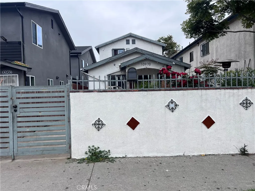 10970 Avalon Boulevard, Los Angeles, California 90061 home-pic-4
