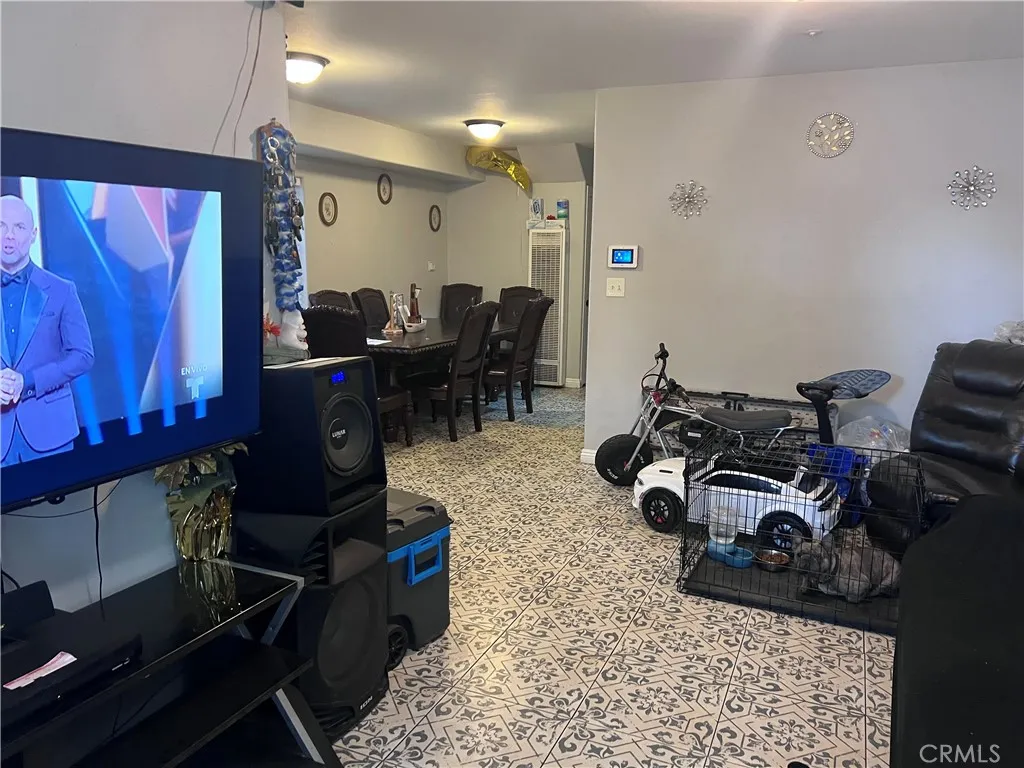 10970 Avalon Boulevard, Los Angeles, California 90061 home-pic-10