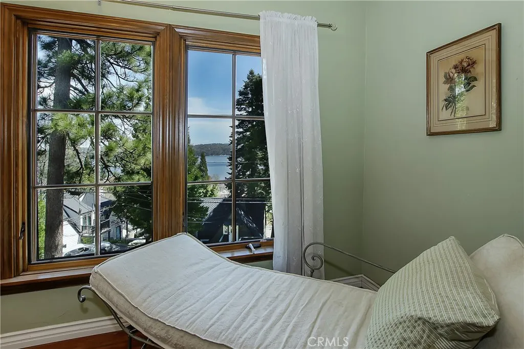 242 Holiday Drive, Lake Arrowhead, California 92352 home-pic-32