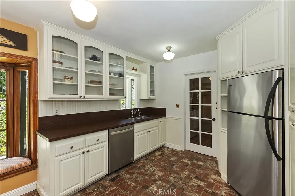 242 Holiday Drive, Lake Arrowhead, California 92352 home-pic-26