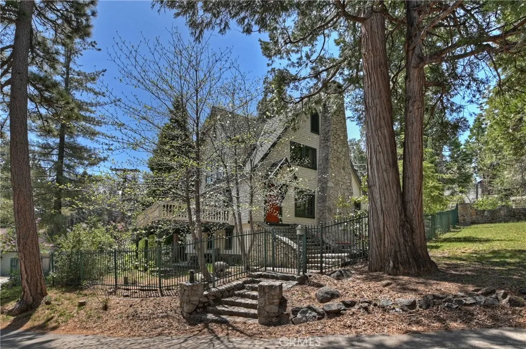 242 Holiday Drive, Lake Arrowhead, California 92352 home-pic-3