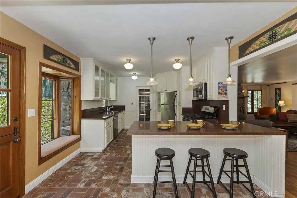 242 Holiday Drive, Lake Arrowhead, California 92352 home-pic-21