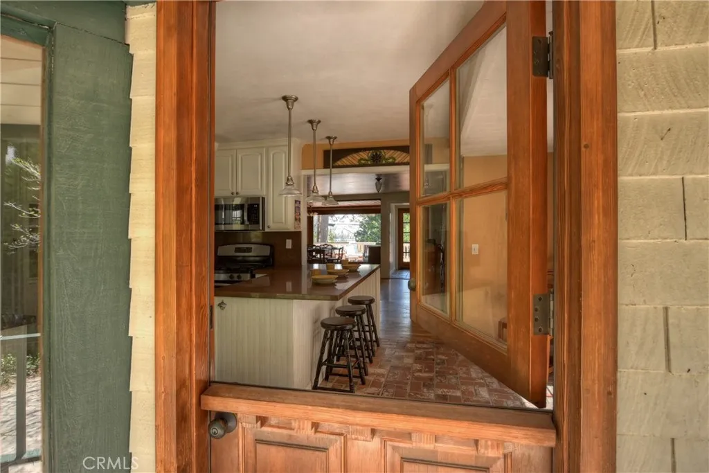 242 Holiday Drive, Lake Arrowhead, California 92352 home-pic-19
