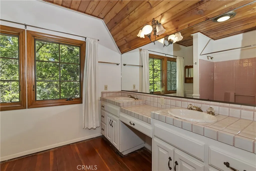 242 Holiday Drive, Lake Arrowhead, California 92352 home-pic-34