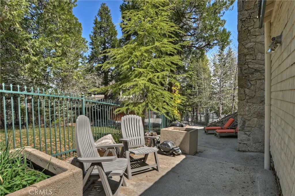 242 Holiday Drive, Lake Arrowhead, California 92352 home-pic-49
