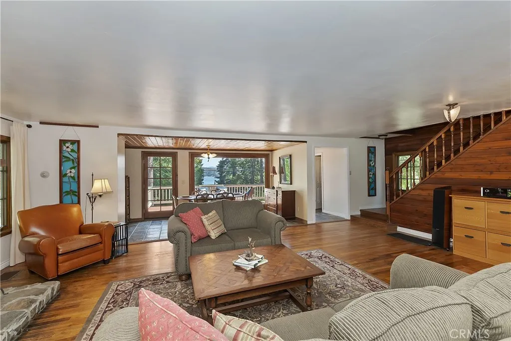 242 Holiday Drive, Lake Arrowhead, California 92352 home-pic-7