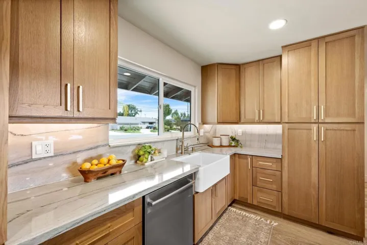5680 Genoa Dr, Del Cerro, California 92120