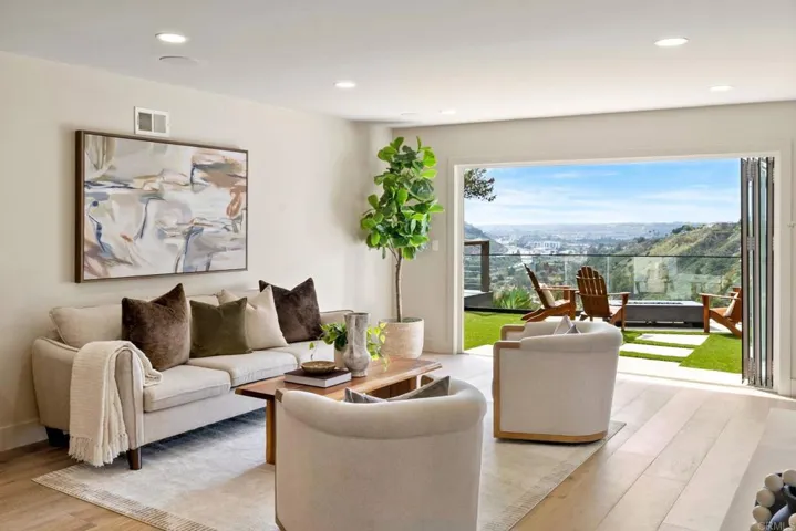 5680 Genoa Dr, Del Cerro, California 92120