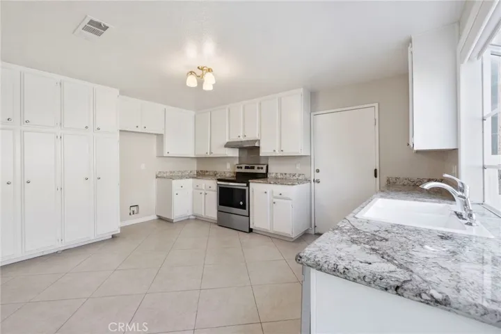 22952 Caminito Poco, Laguna Hills, California 92653