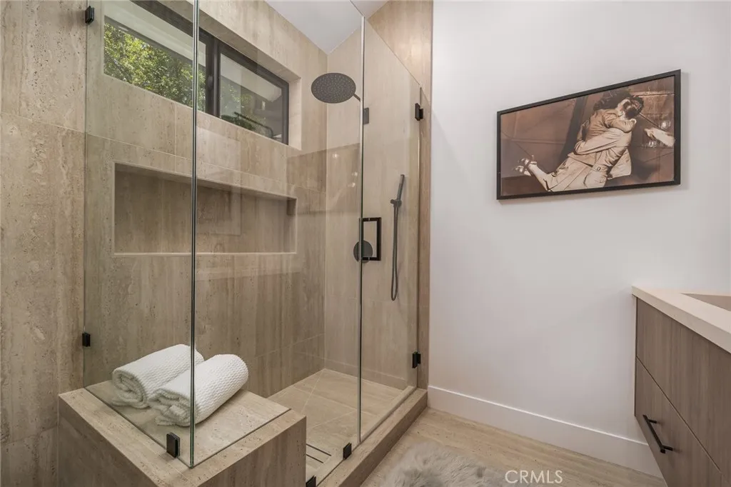 20556 Califa Street, Woodland Hills, California 91367 home-pic-18