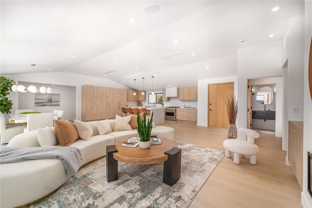 20556 Califa Street, Woodland Hills, California 91367 home-pic-7