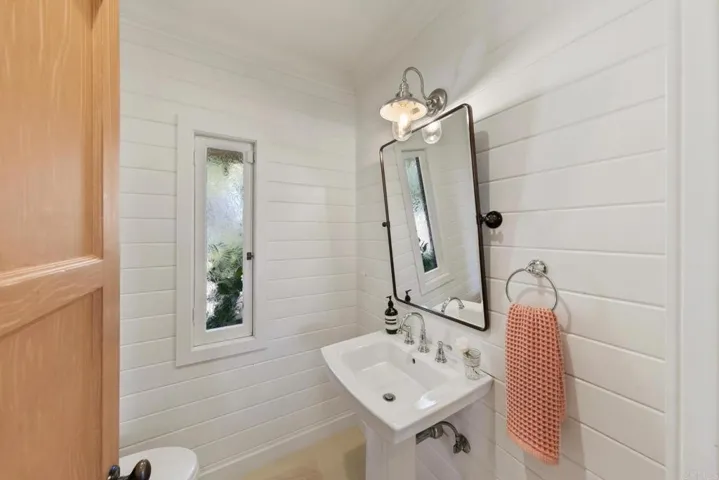 2785 Crest Drive, Carlsbad, California 92008