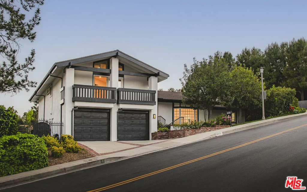 19542 Greenbriar Drive, Tarzana, California 91356 home-pic-0